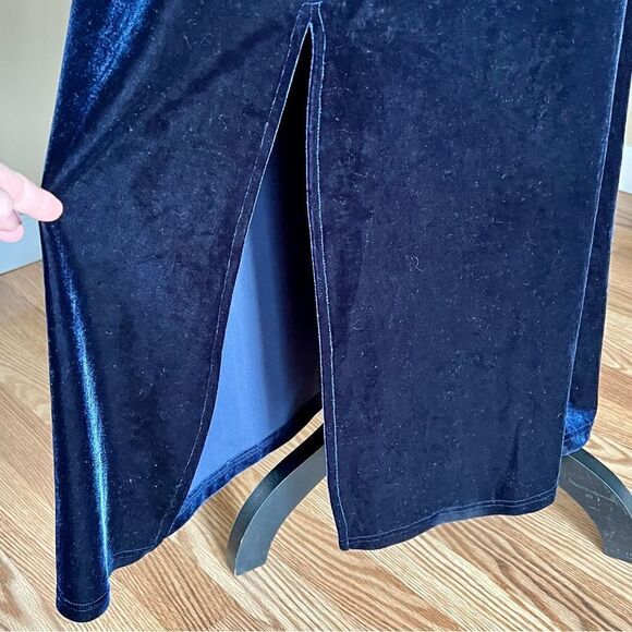 𝅺VINTAGE Oleg Cassini Midnight Blue Velvet Maxi Dress - Picture 3 of 11